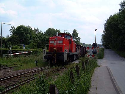 DB 294 168-0 mit Funkfernsteuerung rangiert in Wülfrath