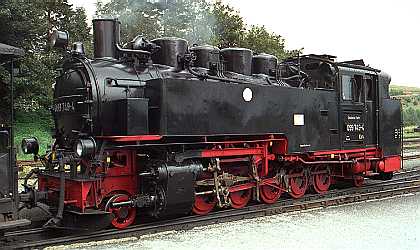 Lok 99 749-4 im Bahnhof Oberwiesenthal