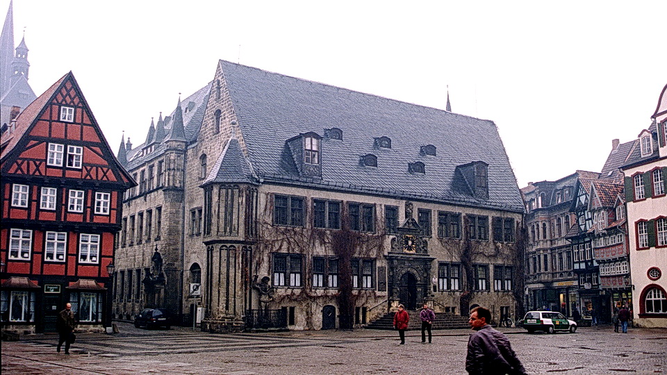 Marktplatz mit Rathaus in Quedlinburg