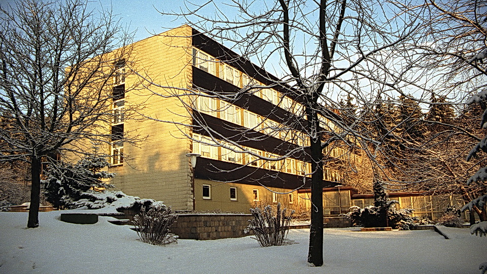 Das Hotel "Drei Annen" am sonnigen Morgen des 26.1.1997