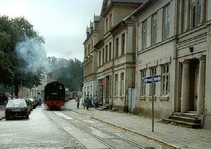 099 901-1 (99 321) zieht den Zug durch Bad Doberan (1994)