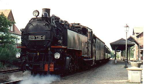 099 728-8 im Bahnhof Bertsdorf (23.7.96)