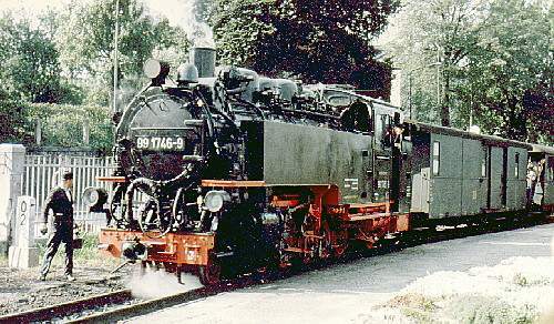 99 1746-9 stellt einen Zug bereit, Zittau, September 1977